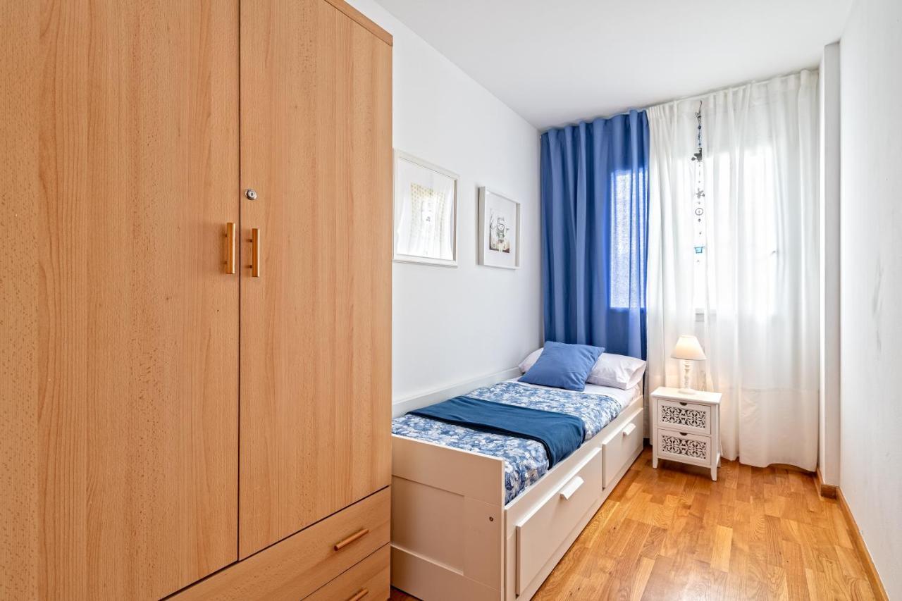 Cálido apartamento con piscina en Barcelona Ripollet Esterno foto