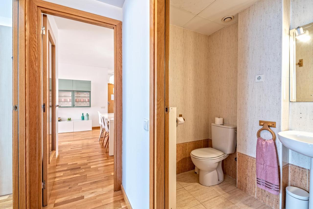Cálido apartamento con piscina en Barcelona Ripollet Esterno foto