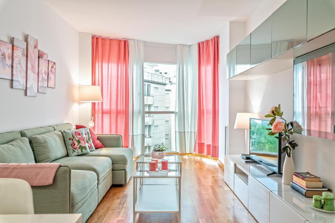 Cálido apartamento con piscina en Barcelona Ripollet Esterno foto