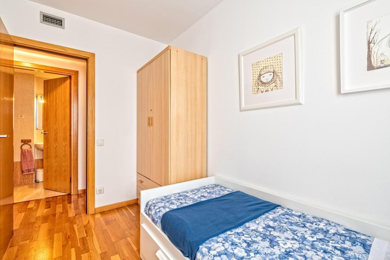 Cálido apartamento con piscina en Barcelona Ripollet Esterno foto